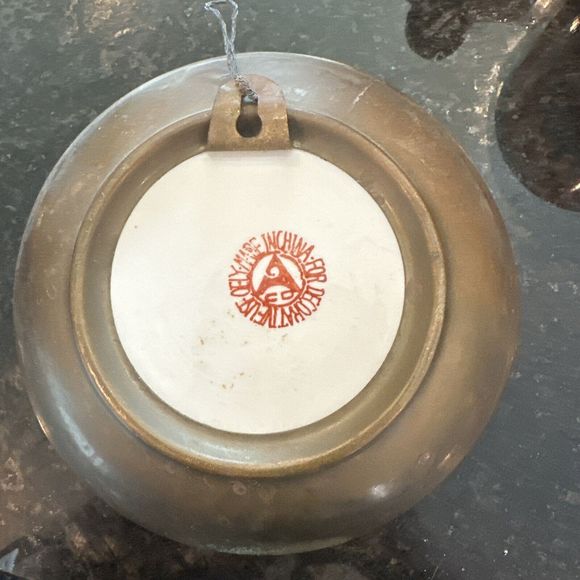 Antique Chinese Bowl w/ Pewter Bottom Porcelain White Pink Rose Design & Figures - Picture 5 of 7